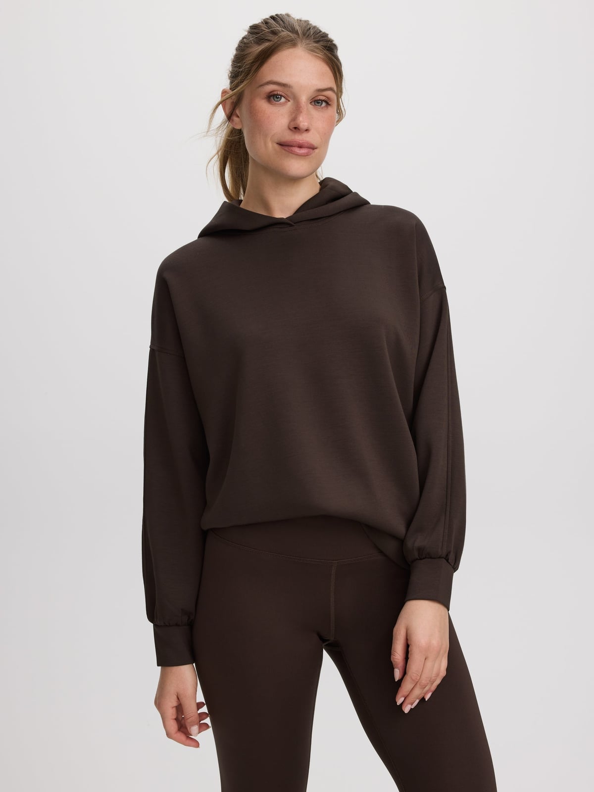 Dark Brown Hoodie and Matching Leggings for Loungewear Dark Brown Hoodie and Matching Leggings for Loungewear — Trendy Brown Hoodie Outfit