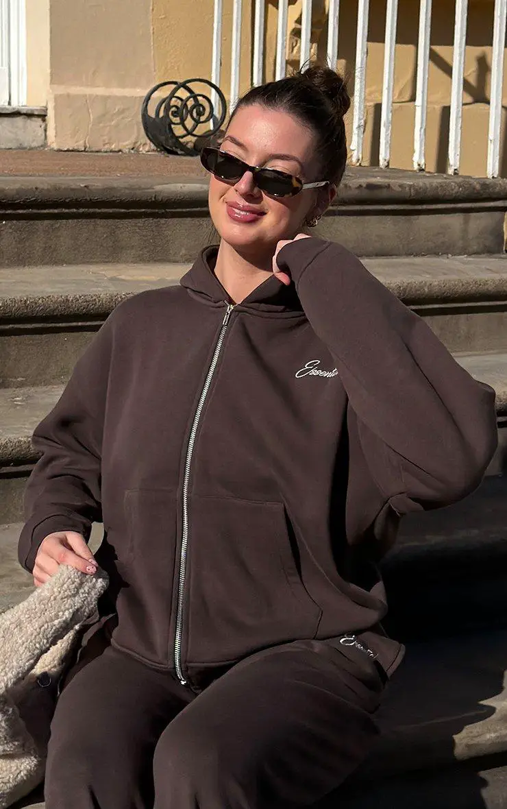Oversized Brown Zip-Up Hoodie with White Trim, Office-Safe Version Oversized Brown Zip-Up Hoodie with White Trim, Office-Safe Version — Trendy Brown Hoodie Outfit
