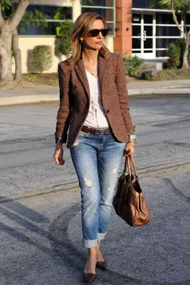 Fitted Brown Tweed Blazer with Distressed Jeans — Trendy Brown Jacket Outfit
