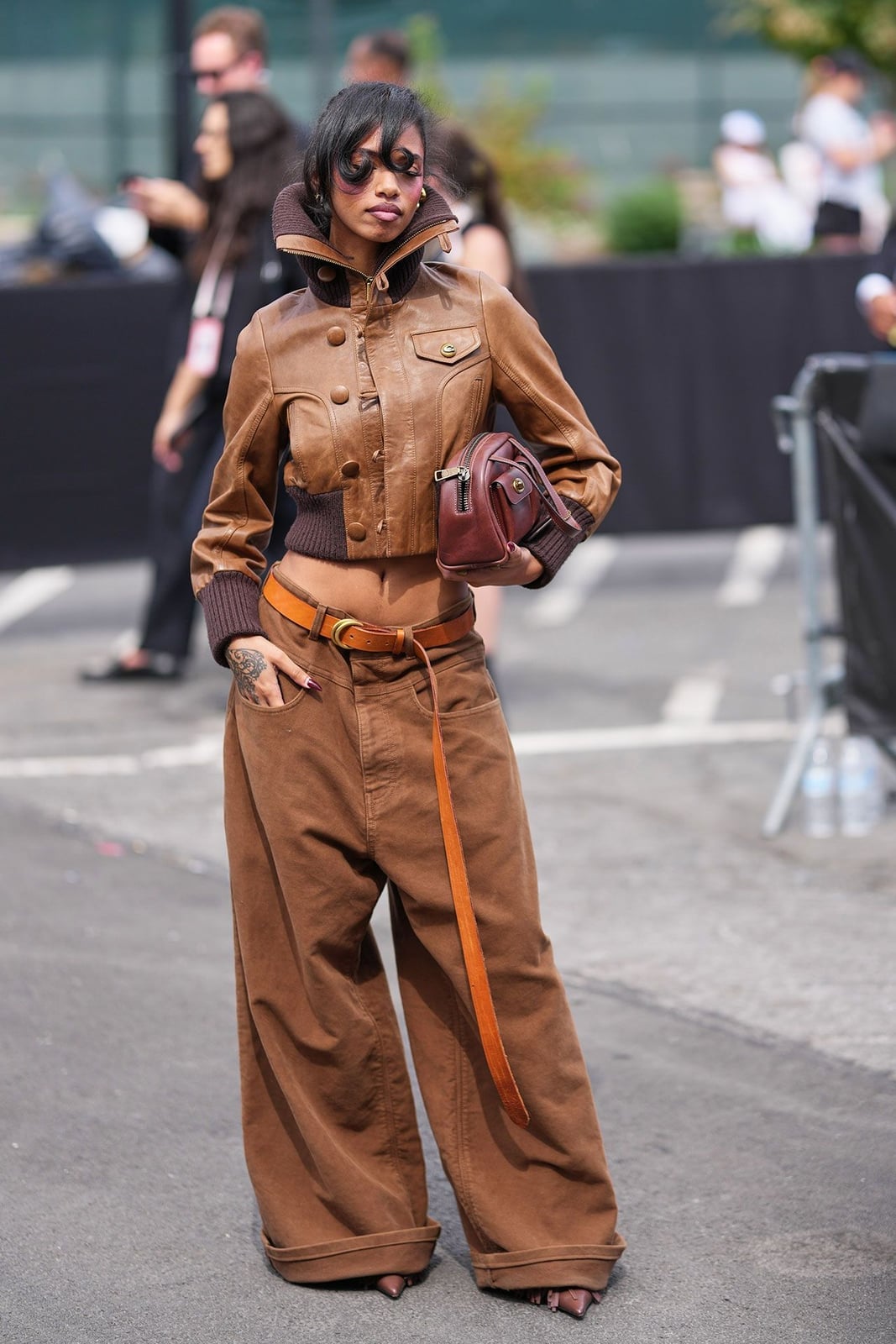 Brown Corduroy Jeans With Cropped Jacket Brown Corduroy Jeans With Cropped Jacket — Trendy Brown Jeans Outfits