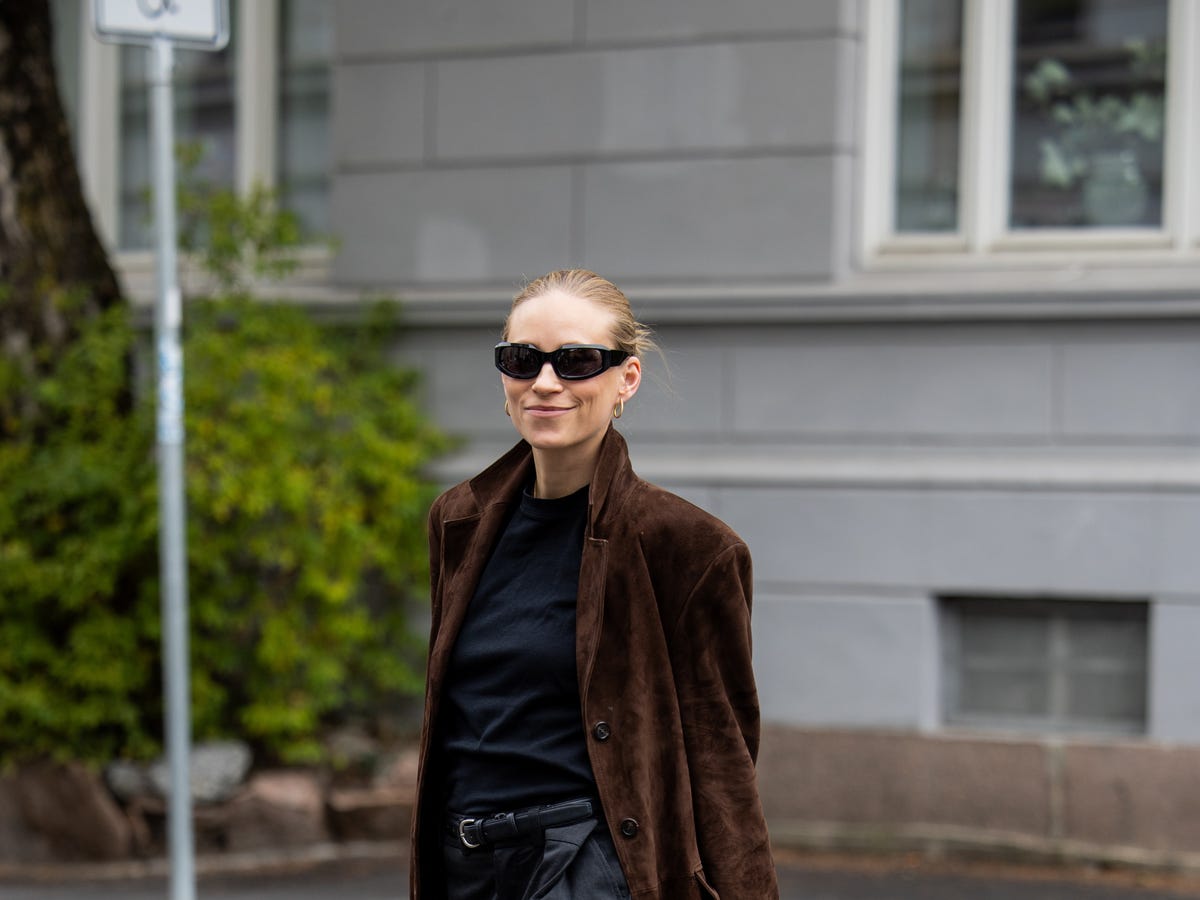 Oversized Brown Suede Blazer with Black Trousers, Close-Up Take — Trendy Brown Outfits