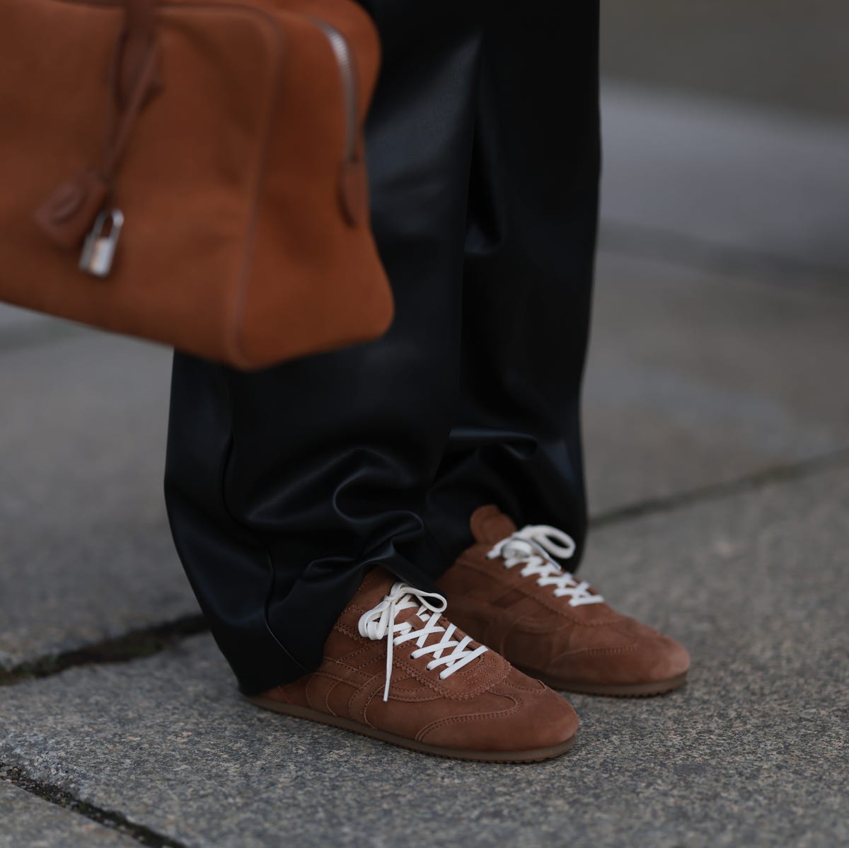 Black Wide-Leg Trousers with Brown Suede Sneakers Black Wide-Leg Trousers with Brown Suede Sneakers — Trendy Brown Sneakers Outfit