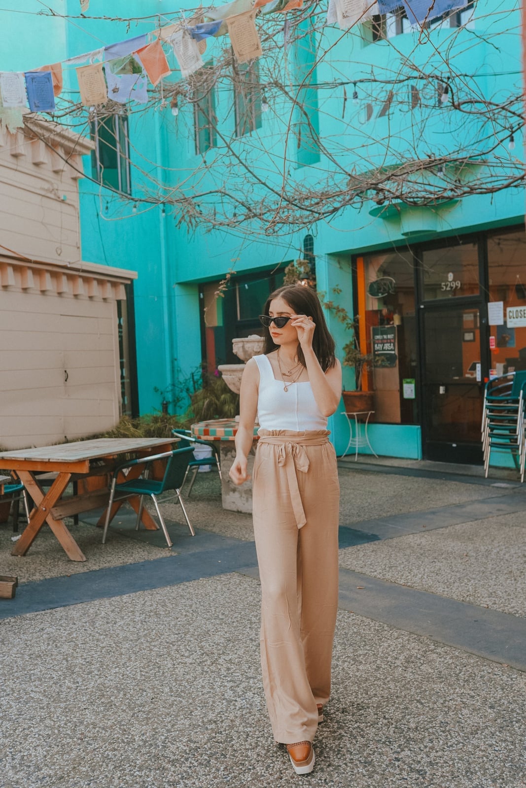 Beige Linen Trousers with White Cropped Tank and Espadrilles Beige Linen Trousers with White Cropped Tank and Espadrilles — Trendy Brunch Outfits