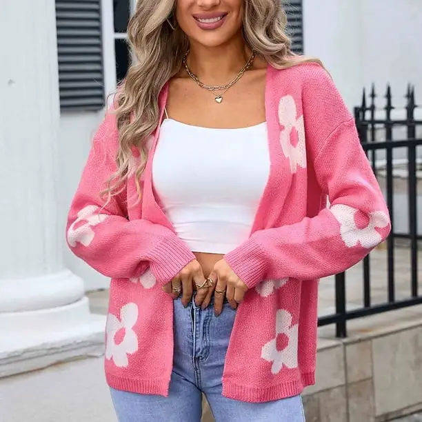 Pink Floral Cardigan with White Tank and Jeans Pink Floral Cardigan with White Tank and Jeans — Trendy Brunch Outfits