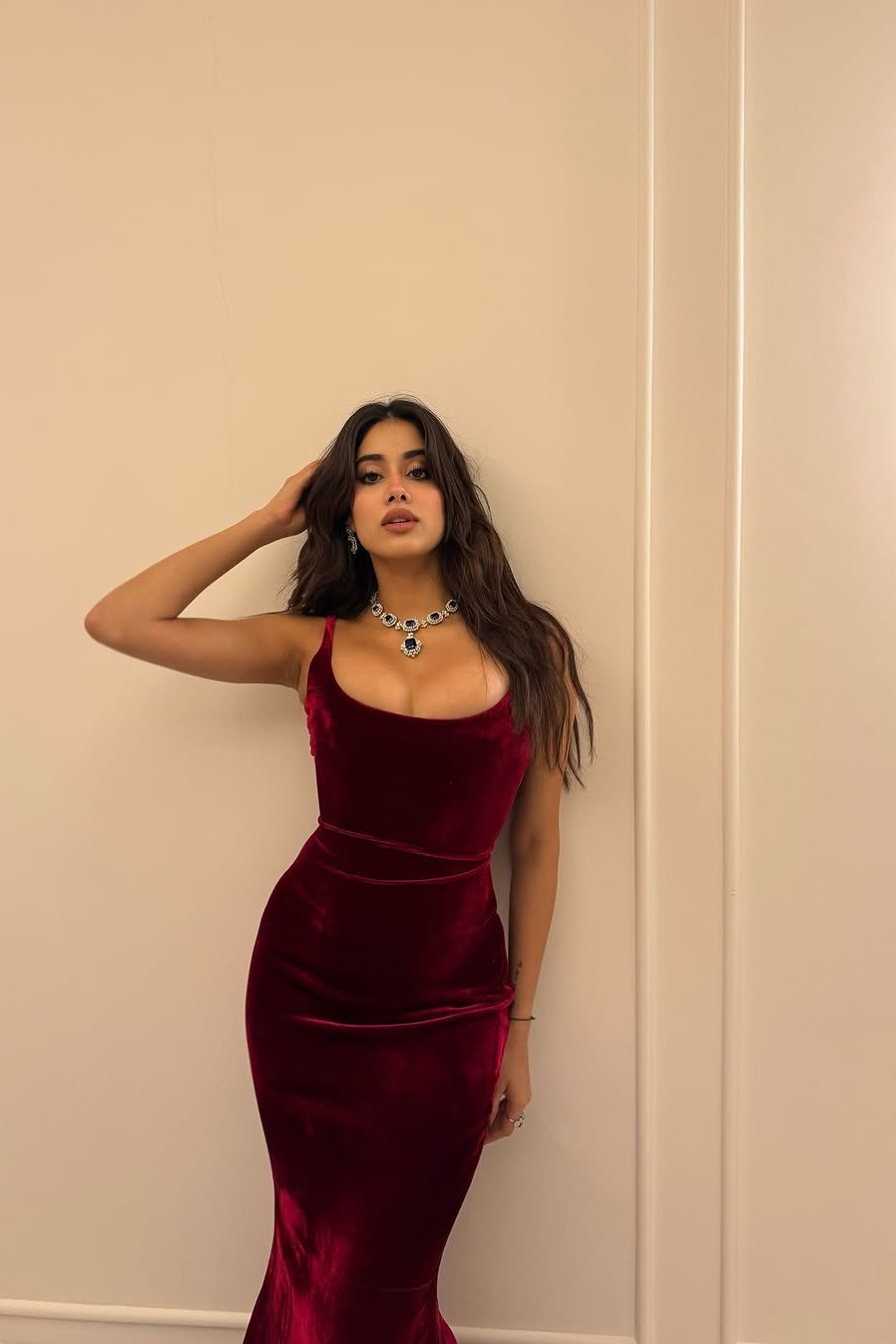 Fitted Deep Burgundy Velvet Dress with Mermaid Hem — Trendy Burgundy Dress Outfit