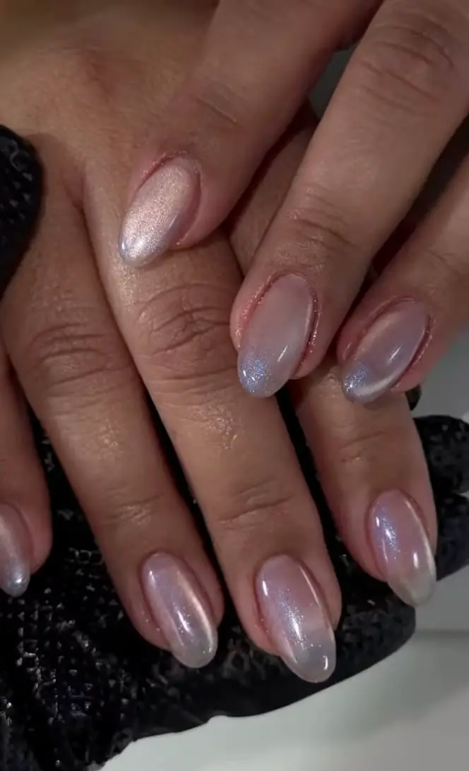 Milky Pink Blue Gradient Short Oval — Trendy Cat Eye Nail Art