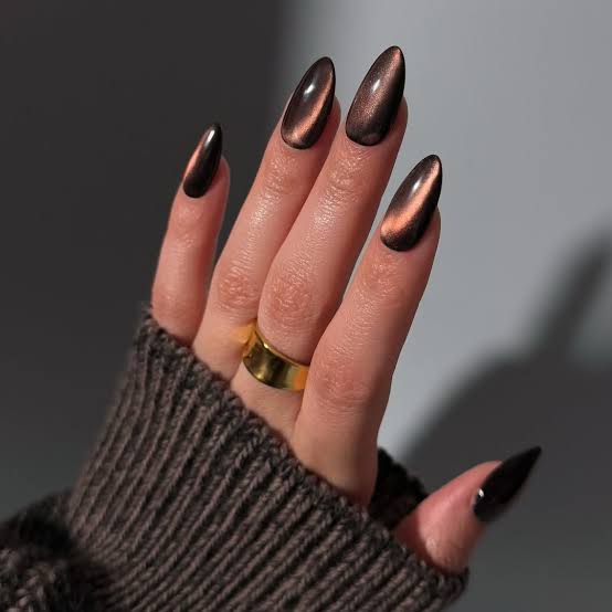 Deep Brown Copper Shift Medium Almond — Trendy Cat Eye Nail Art