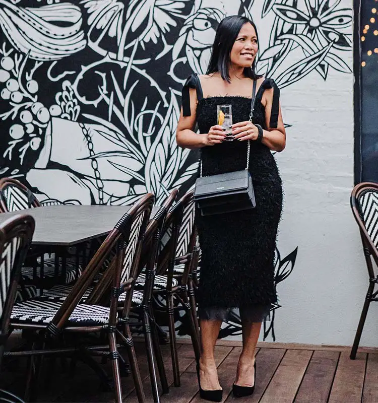 Black Sleeveless Midi Dress in Textured Fabric, Close-Up Take Black Sleeveless Midi Dress in Textured Fabric, Close-Up Take — Trendy Cocktail Dresses