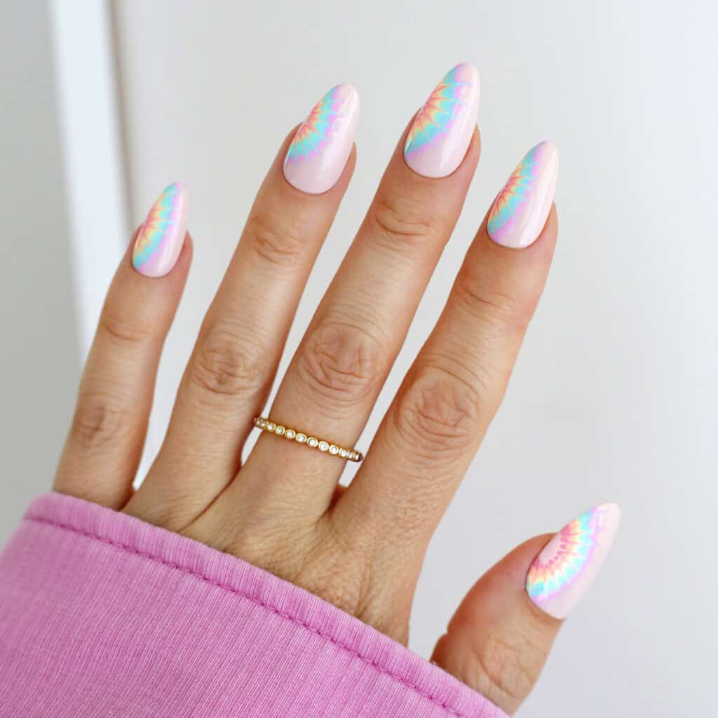 Medium Oval Diverse Graphic Motif Nails Medium Oval Diverse Graphic Motif Nails — Trendy Colorful Nails