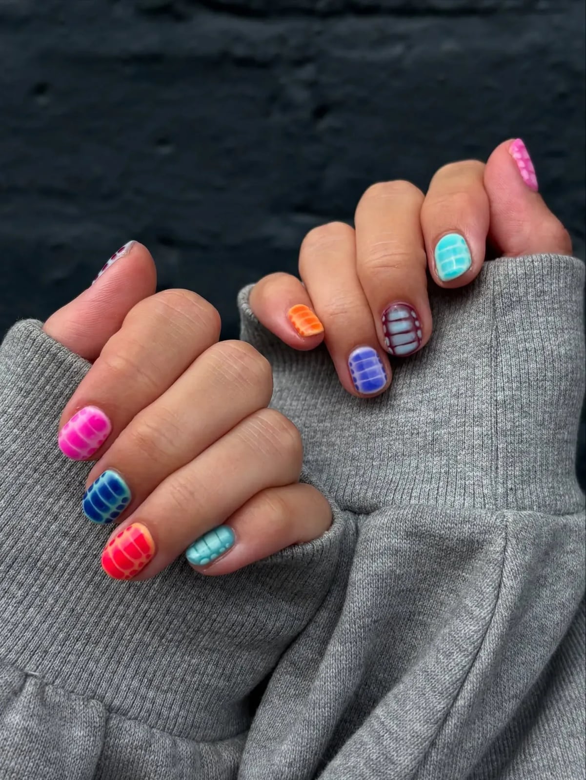 Short Oval Vibrant Striped Design Nails Short Oval Vibrant Striped Design Nails — Trendy Colorful Nails