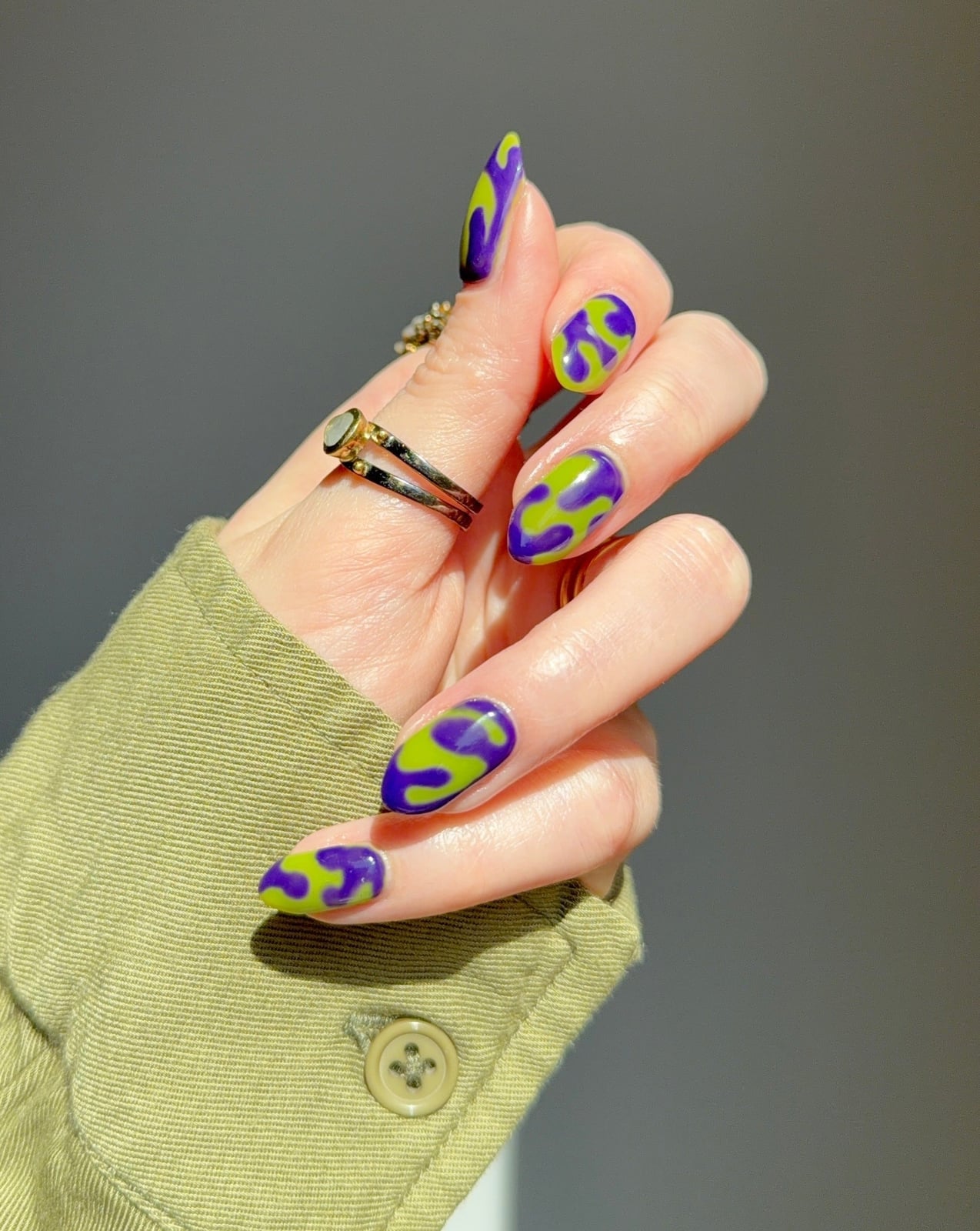 Medium Almond Abstract Wavy Purple Green Nails Medium Almond Abstract Wavy Purple Green Nails — Trendy Colorful Nails