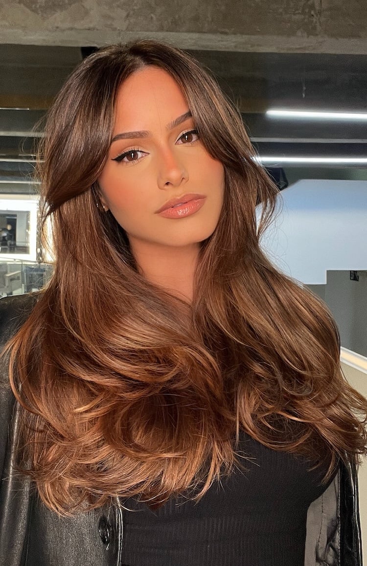 Mid-Back Length Waves With Warm Undertone Medium Brown Mid-Back Length Waves With Warm Undertone Medium Brown — Trendy Cool Brown Hair