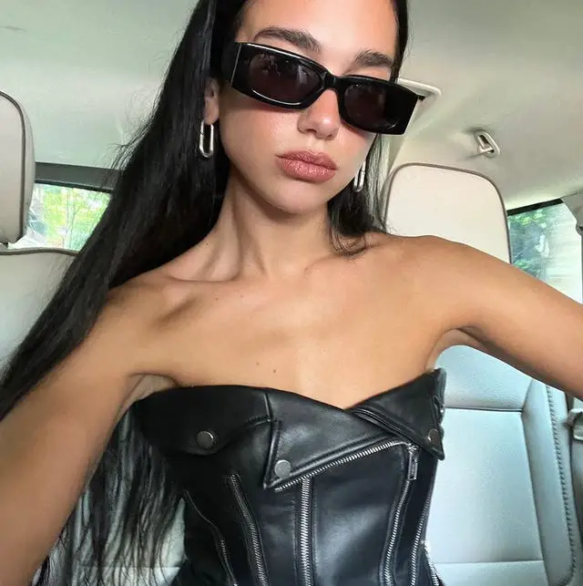 Black Leather Corset With Zipper Details, Everyday Version — Trendy Corset Outfits