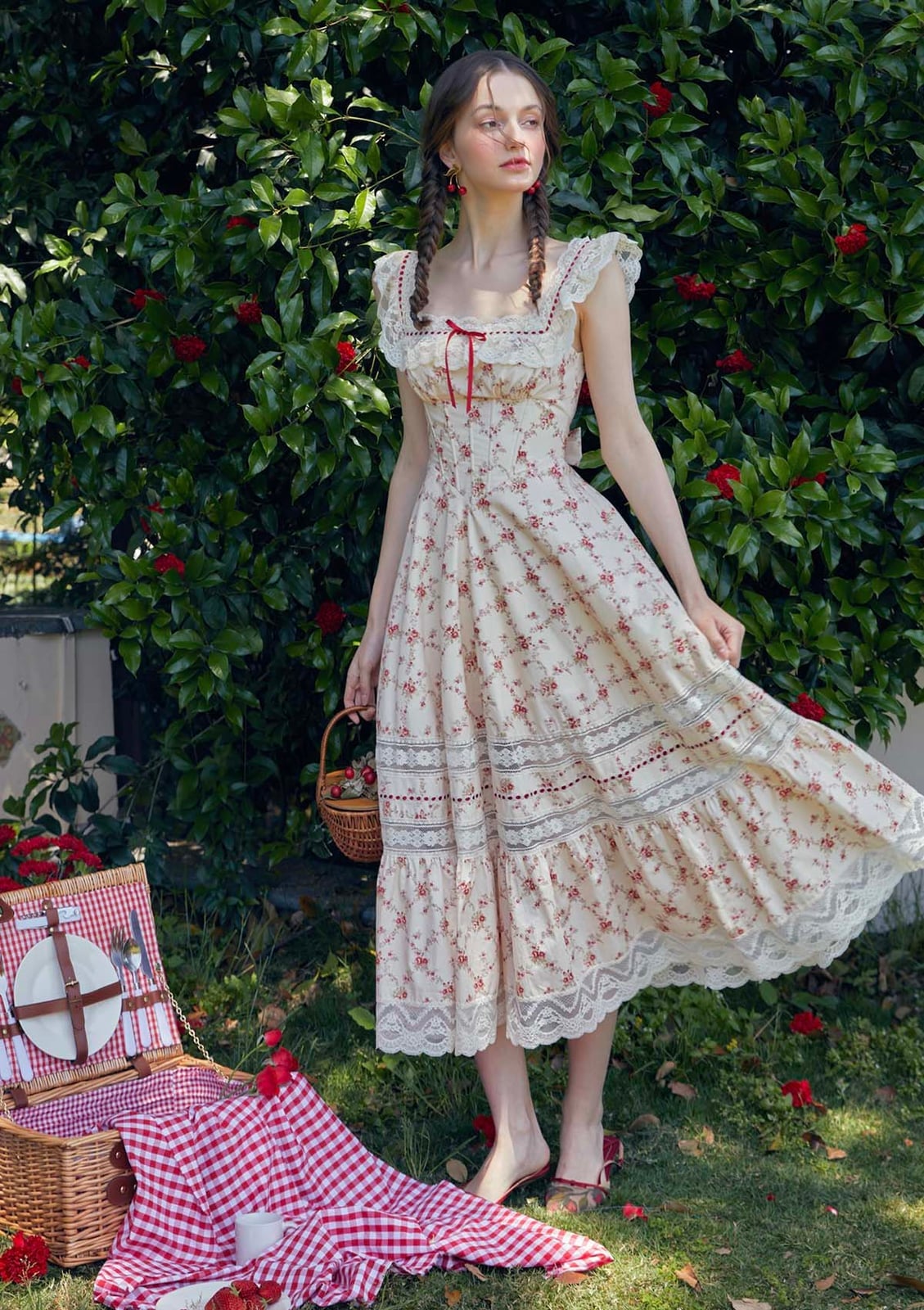 Cream Floral Dress with Lace Trim for a Picnic Cream Floral Dress with Lace Trim for a Picnic — Trendy Cottagecore Outfits