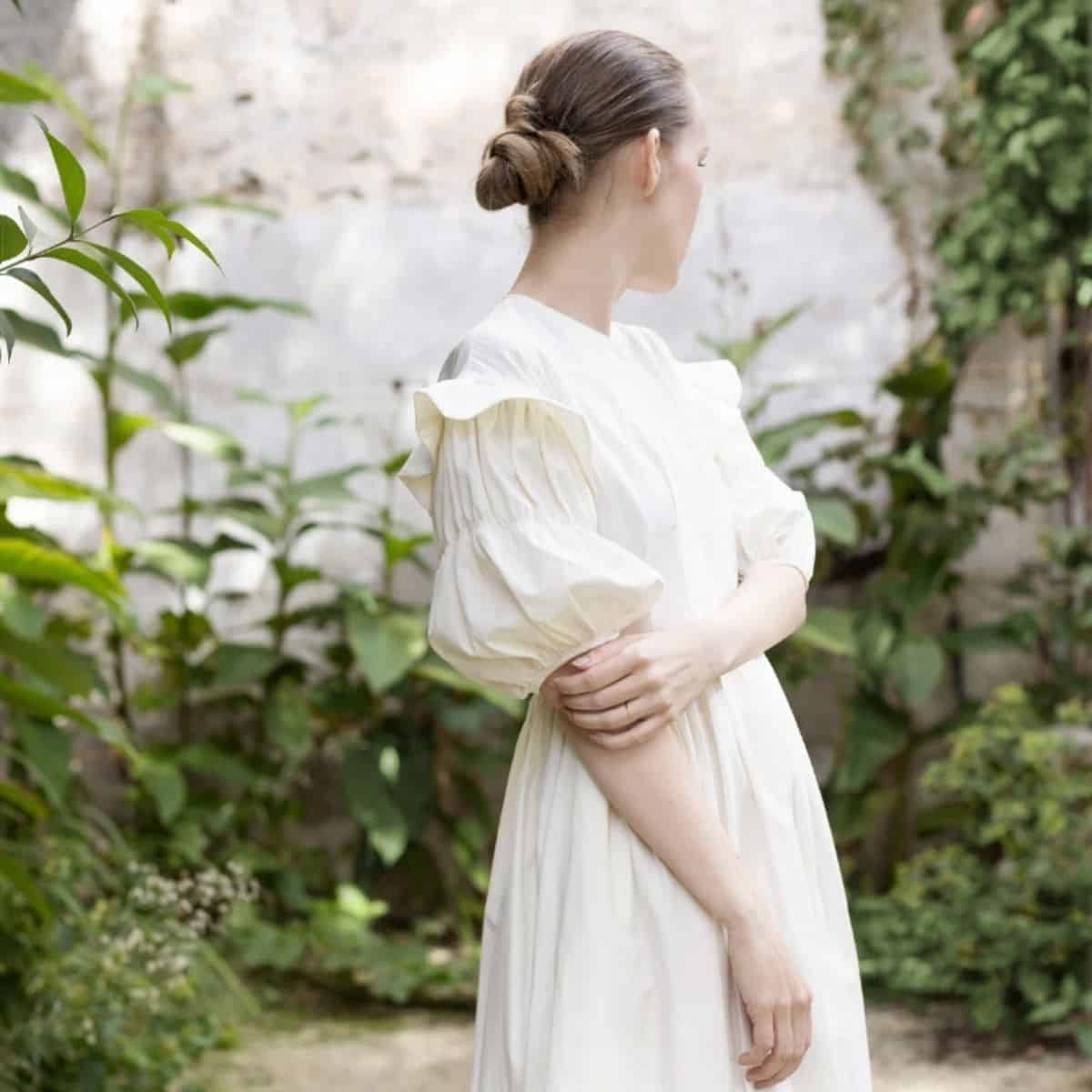 Off-white Midi Dress with Voluminous Puff Sleeves Off-white Midi Dress with Voluminous Puff Sleeves — Trendy Cottagecore Outfits