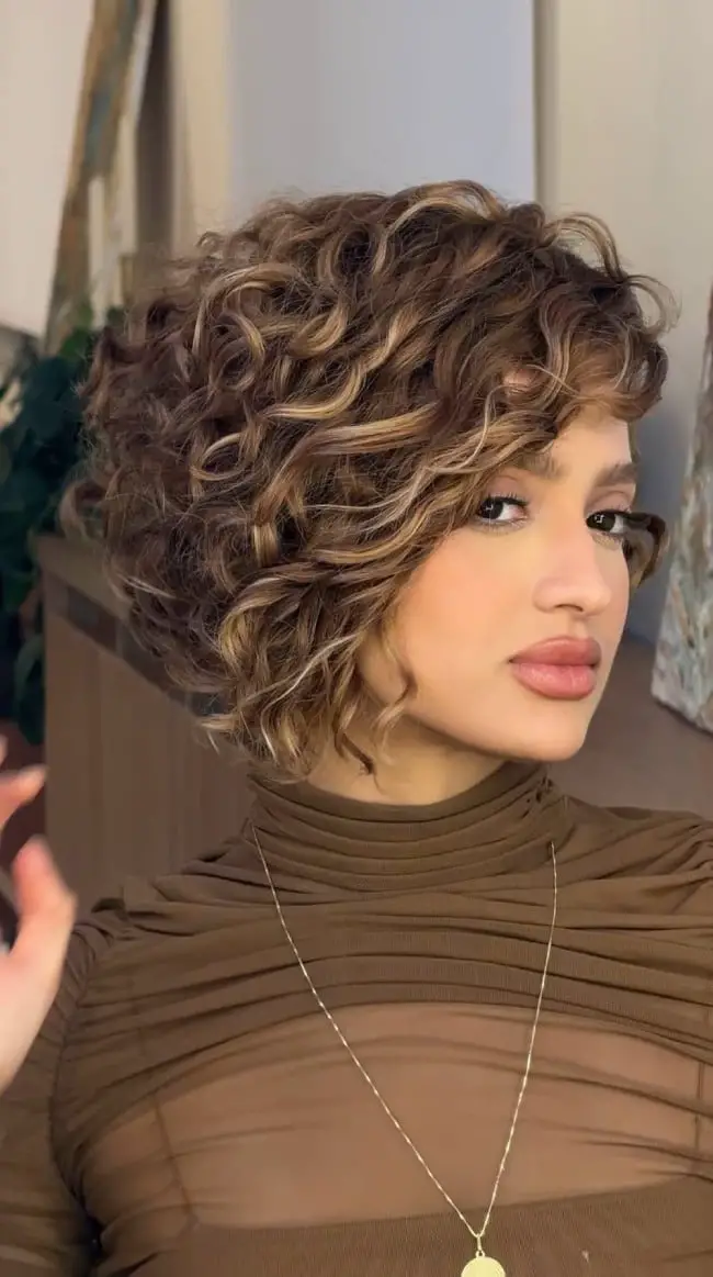 Inverted Brown Curly Bob With Layers Inverted Brown Curly Bob With Layers — Trendy Curly Hair