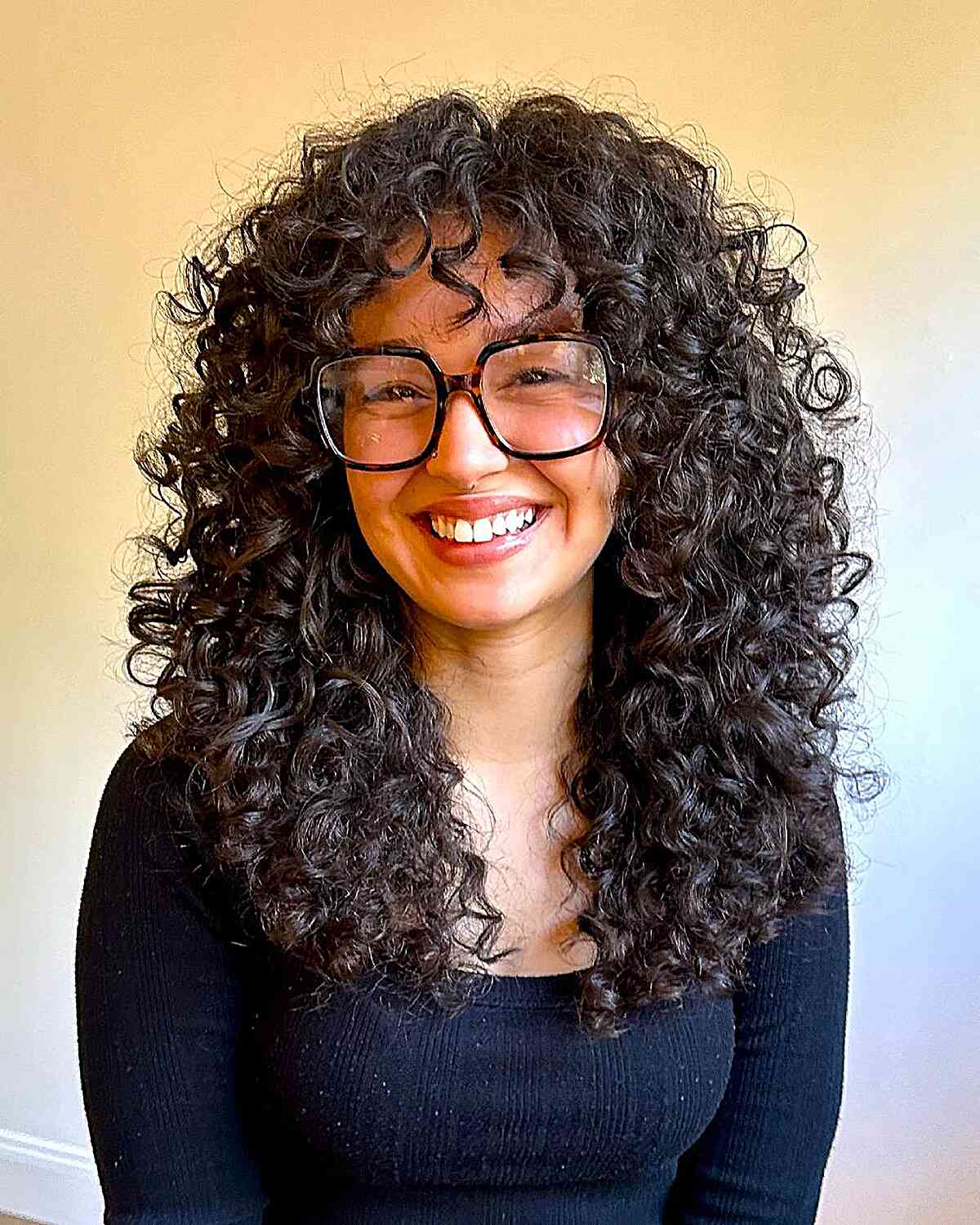 Collarbone Dark Brown Curls With Curtain Bangs and Air Dried Collarbone Dark Brown Curls With Curtain Bangs and Air Dried — Trendy Curly Hair