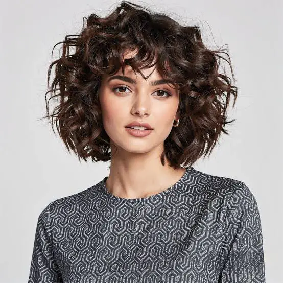 Collarbone Shag With Curtain Bangs And Layers Collarbone Shag With Curtain Bangs And Layers — Trendy Curly Hair