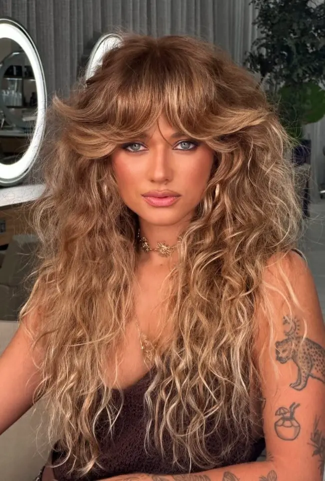 Mid-Back Golden Caramel Shag With Curtain Bangs Mid-Back Golden Caramel Shag With Curtain Bangs — Trendy Curly Hair