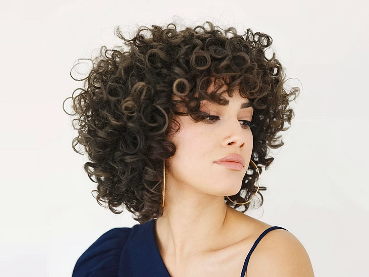 Collarbone Shag With Curtain Bangs, Middle Collarbone Shag With Curtain Bangs, Middle — Trendy Curly Hair Routine