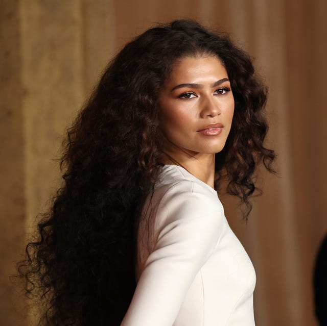 Mid-Back Defined Curls With Warm Highlights Mid-Back Defined Curls With Warm Highlights — Trendy Curly Hair Routine