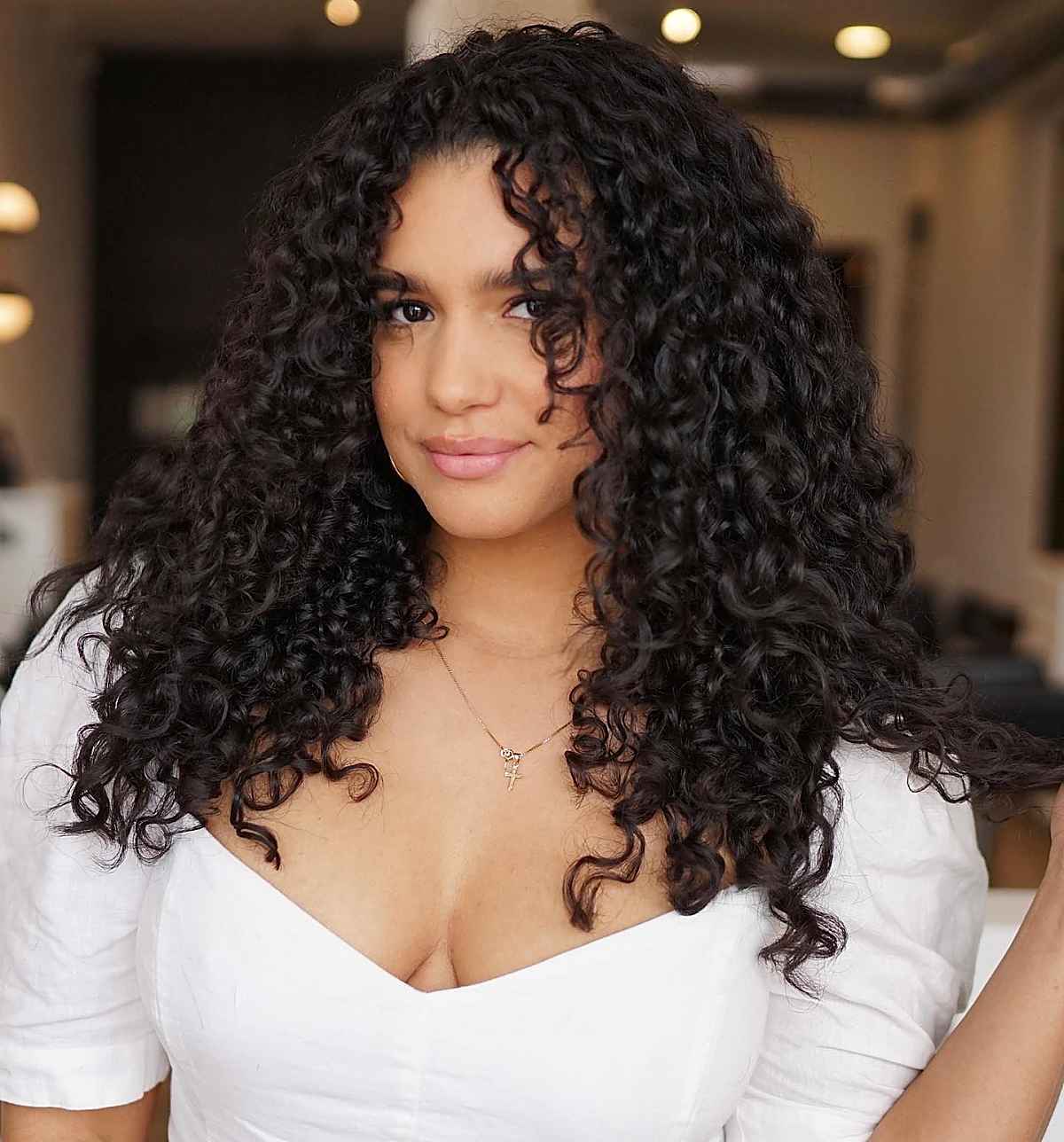 Mid-Back Long Curls With Blonde Highlights Mid-Back Long Curls With Blonde Highlights — Trendy Curly Hair Routine