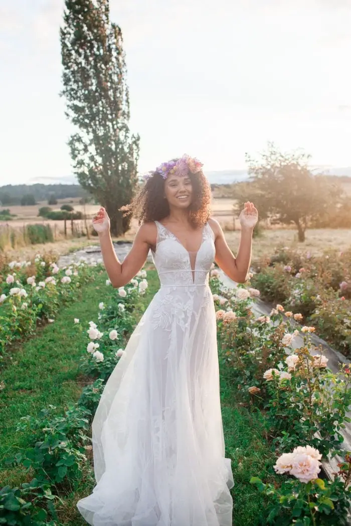 Blonde Shoulder Length Half Up With Pins Blonde Shoulder Length Half Up With Pins — Trendy Curly Hair Wedding
