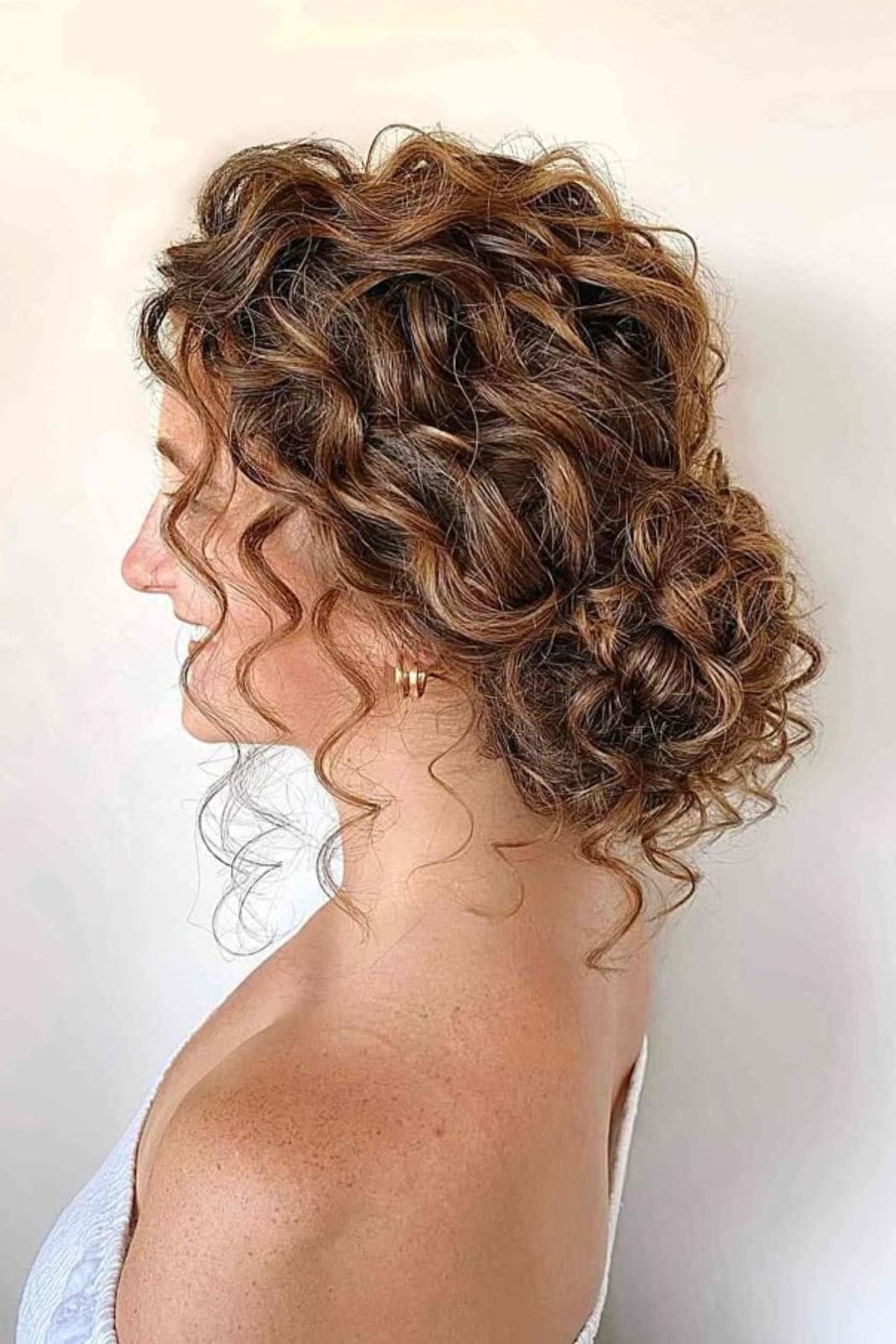 Curly Brown Updo With Blonde Highlights Curly Brown Updo With Blonde Highlights — Trendy Curly Hair Wedding