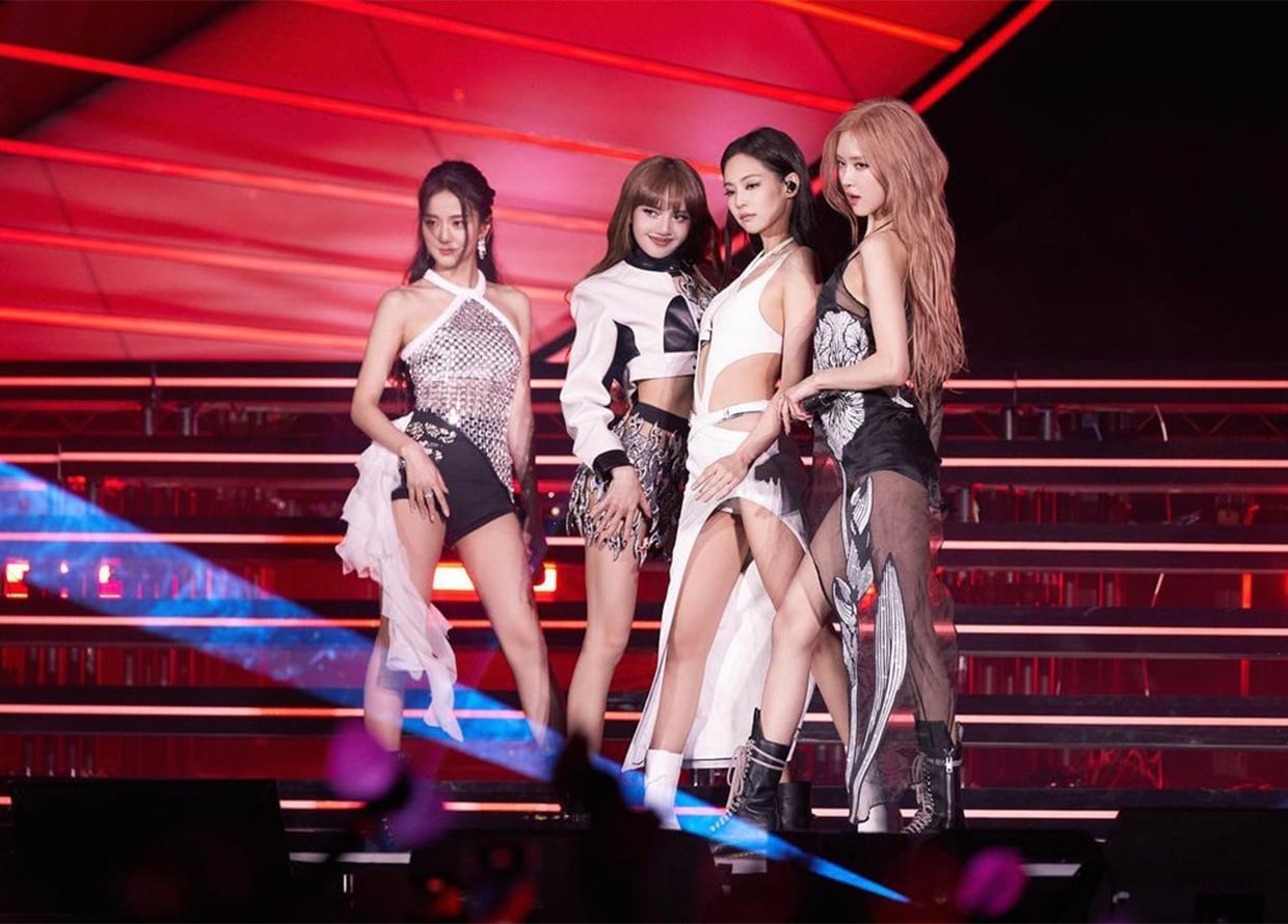 Sparkly Performance Outfits with White and Black Boots — Trendy Cute Concert Outfit