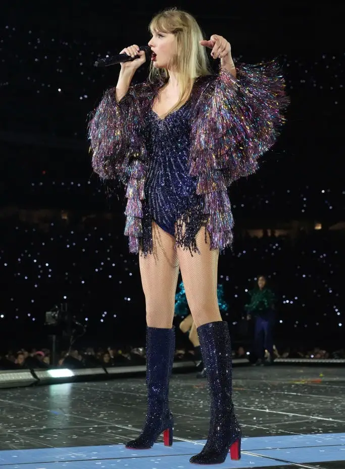 Bodysuit with Fringed Sleeves and High Boots — Trendy Cute Concert Outfit