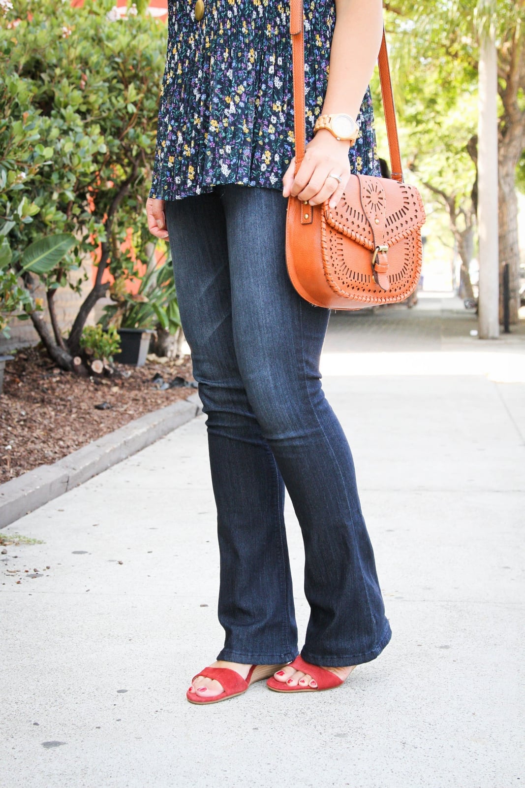 Relaxed Fit Jeans With Denim Vest Relaxed Fit Jeans With Denim Vest — Trendy Cute Jeans Outfit
