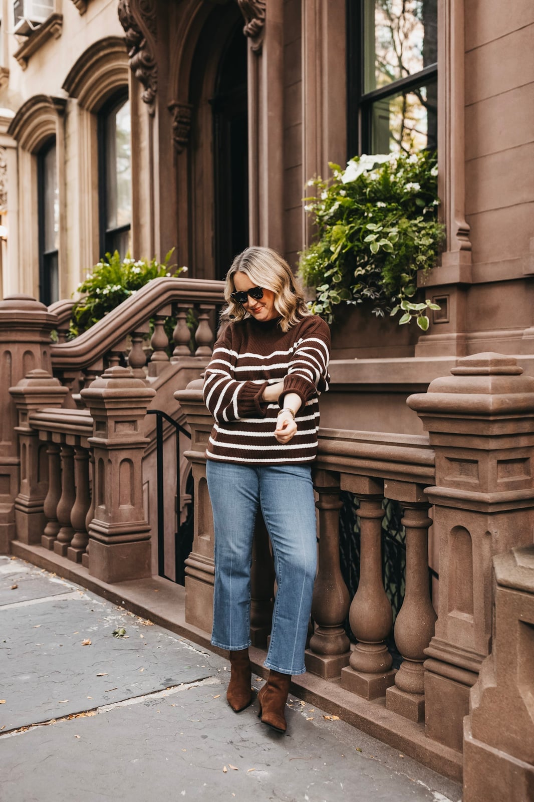 Dark Wash Bootcut Jeans With Peplum Top Dark Wash Bootcut Jeans With Peplum Top — Trendy Cute Jeans Outfit