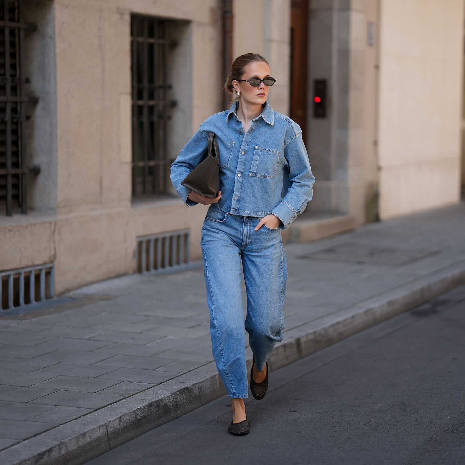 Barrel Leg Jeans With Denim Jacket Barrel Leg Jeans With Denim Jacket — Trendy Cute Jeans Outfit
