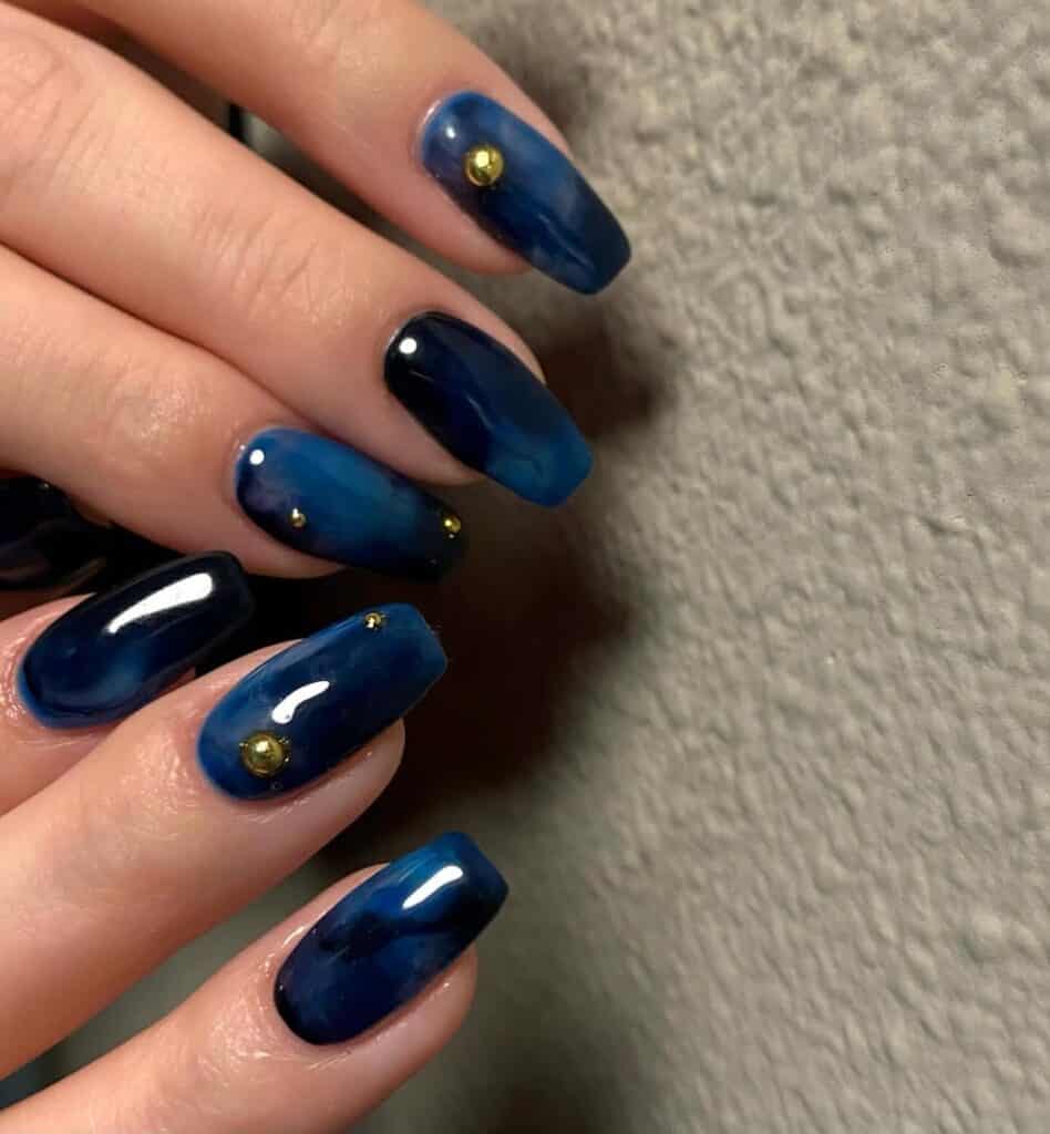 Long Coffin Marbled Blue with Gold Studs Long Coffin Marbled Blue with Gold Studs — Trendy Dark Blue Nails