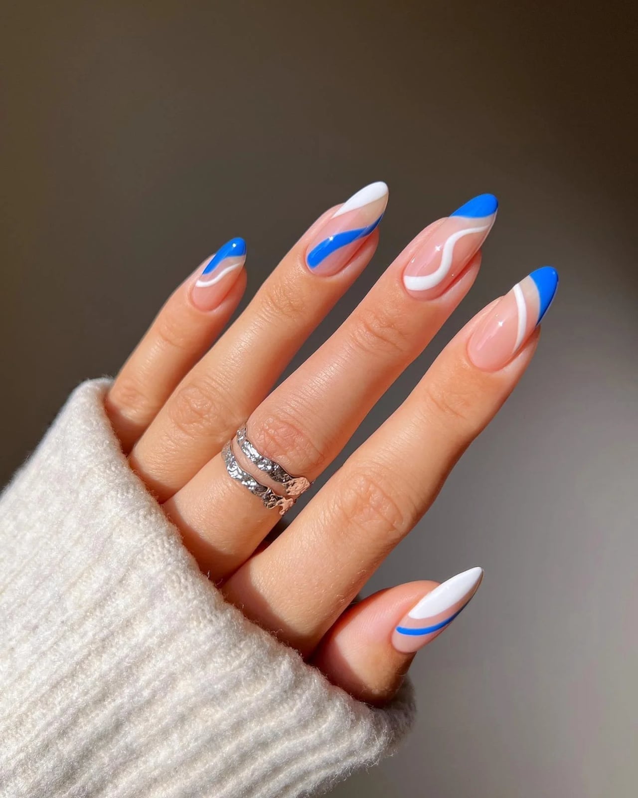 Medium Almond Wavy Lines Subtle Shimmer Medium Almond Wavy Lines Subtle Shimmer — Trendy Dark Blue Nails