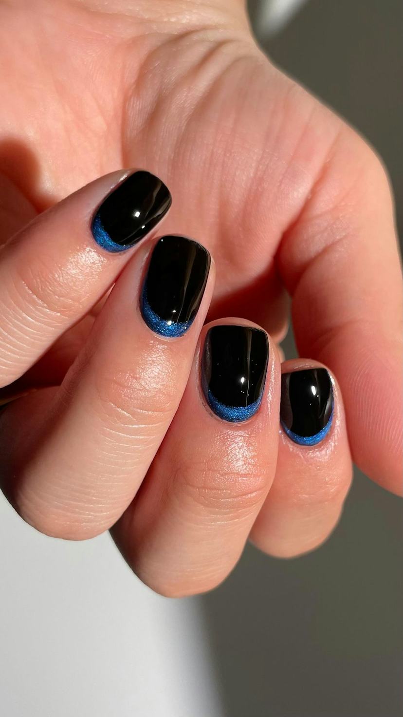 Short Square Black with Electric Blue Cat-Eye Accent Short Square Black with Electric Blue Cat-Eye Accent — Trendy Dark Blue Nails
