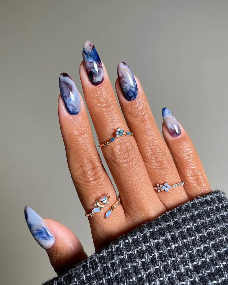 Medium Almond Glossy Deep Navy Blue Medium Almond Glossy Deep Navy Blue — Trendy Dark Blue Nails