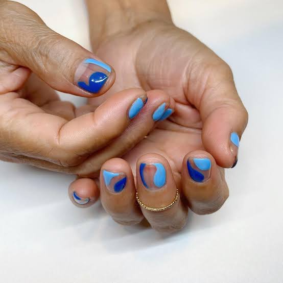 Short Oval Abstract Blue Designs Short Oval Abstract Blue Designs — Trendy Dark Blue Nails