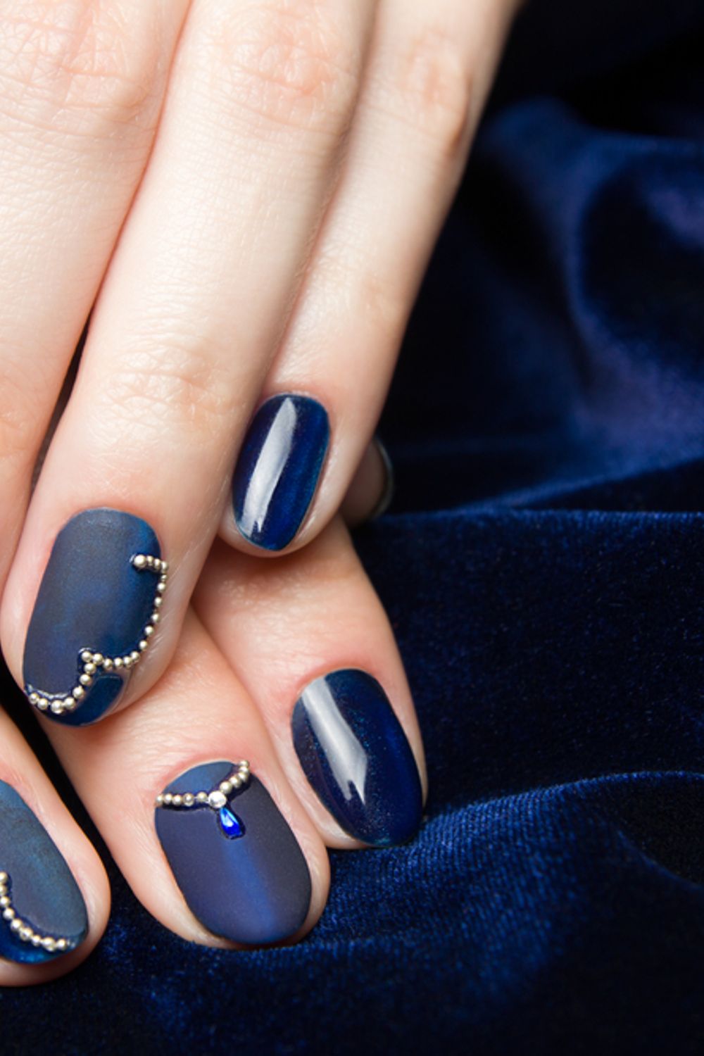 Short Oval Matte and Glossy Blue with Beads Short Oval Matte and Glossy Blue with Beads — Trendy Dark Blue Nails