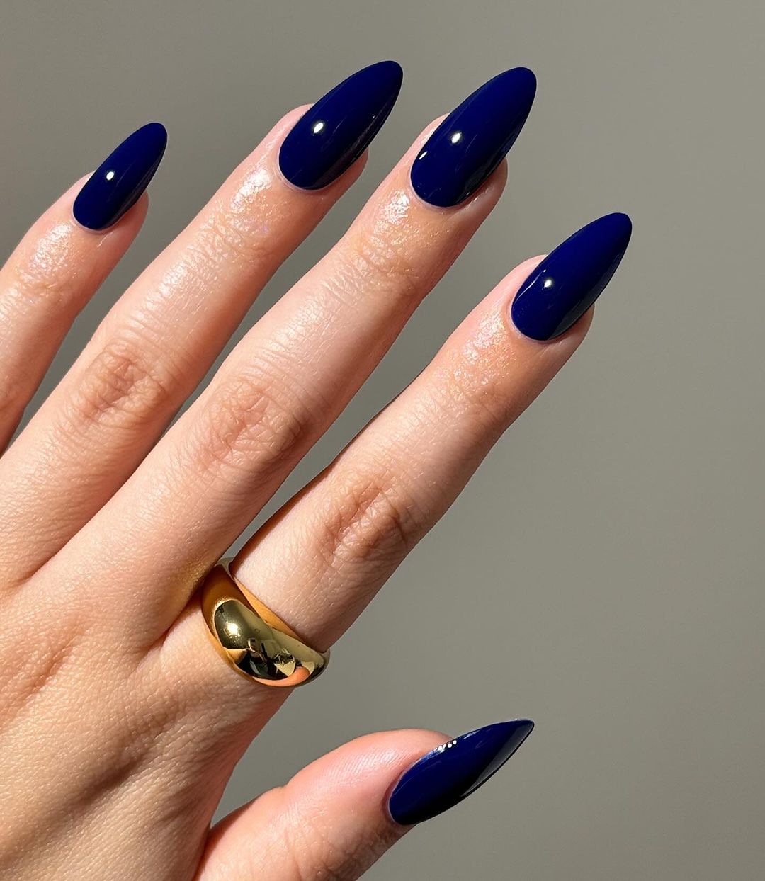 Long Almond Vibrant Glossy Dark Blue Long Almond Vibrant Glossy Dark Blue — Trendy Dark Blue Nails