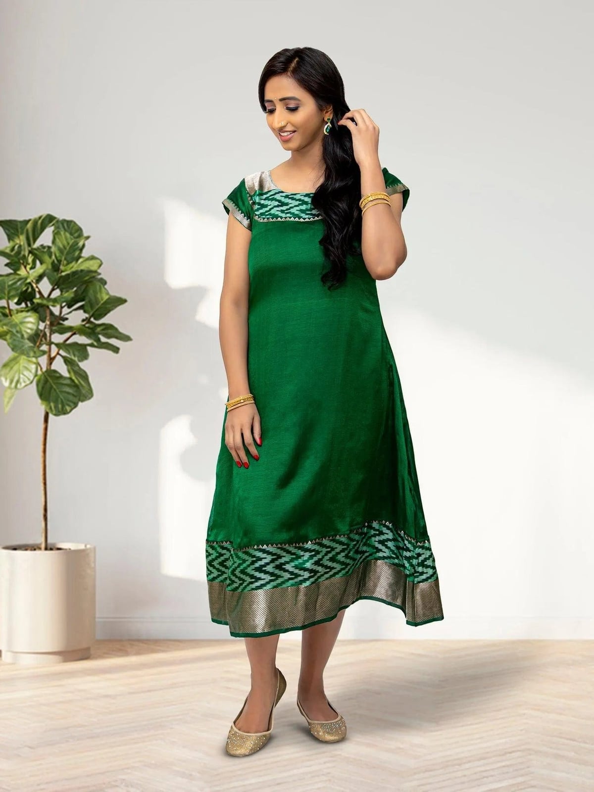 Dark Green Knee-Length Dress with Geometric Trim — Trendy Dark Green Dress