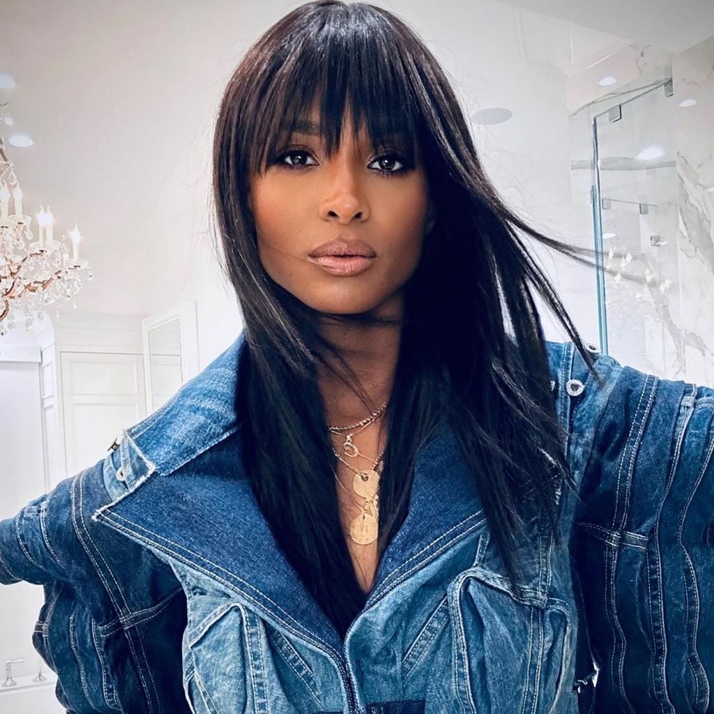Jet Black Shoulder-Length Hair With Blunt Bangs Jet Black Shoulder-Length Hair With Blunt Bangs — Trendy Dark Hair Color