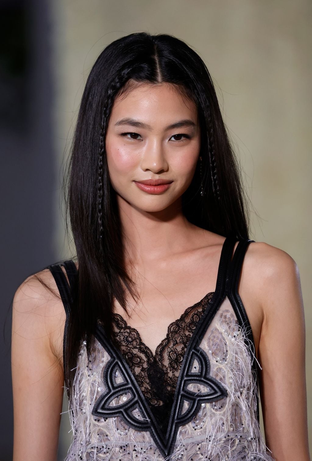 Mid-Back Black With Fine Dark Brown Highlights And Braids Mid-Back Black With Fine Dark Brown Highlights And Braids — Trendy Dark Hair Color