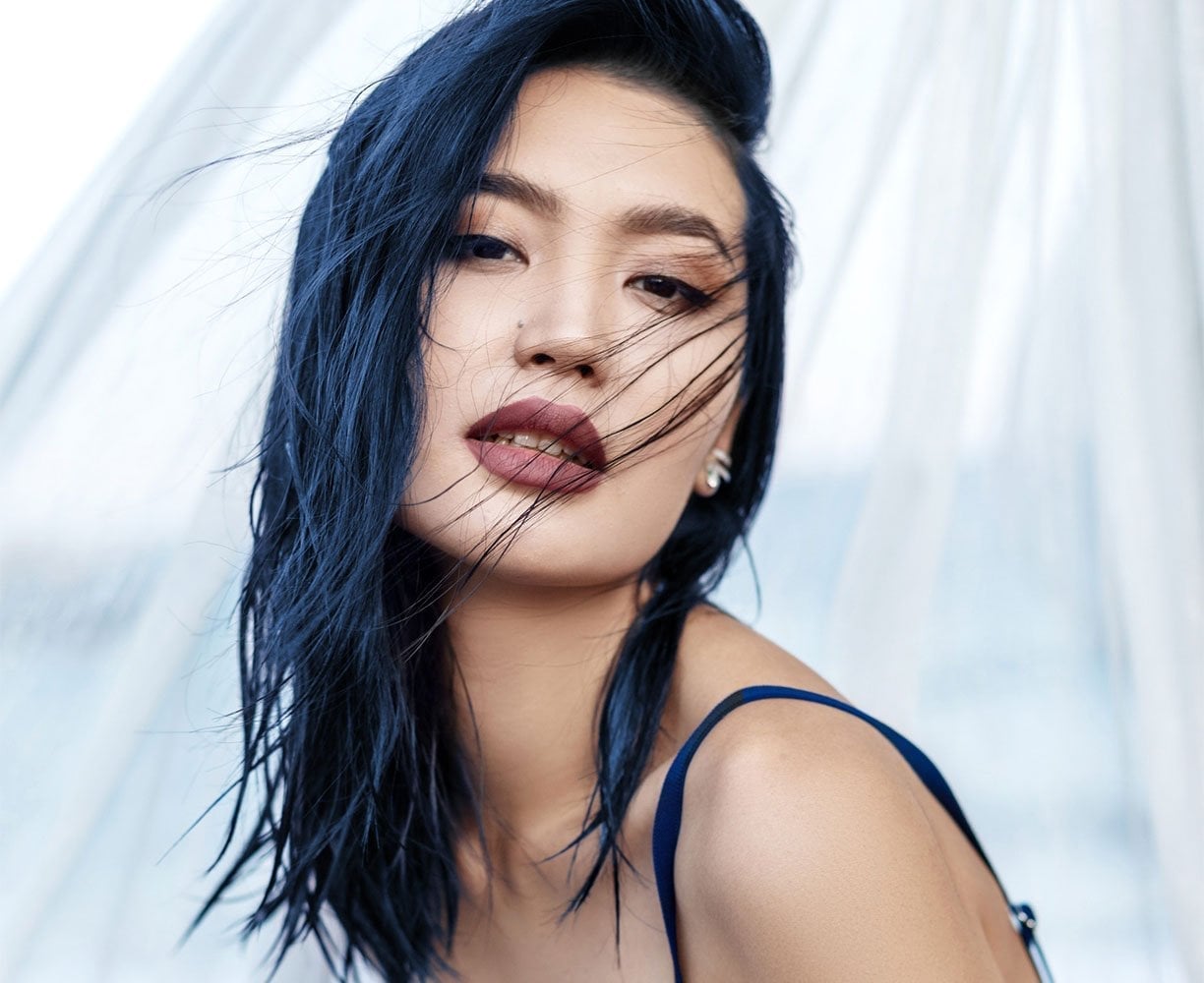 Shoulder-Length Jet Black Wet Look Shoulder-Length Jet Black Wet Look — Trendy Dark Hair Color
