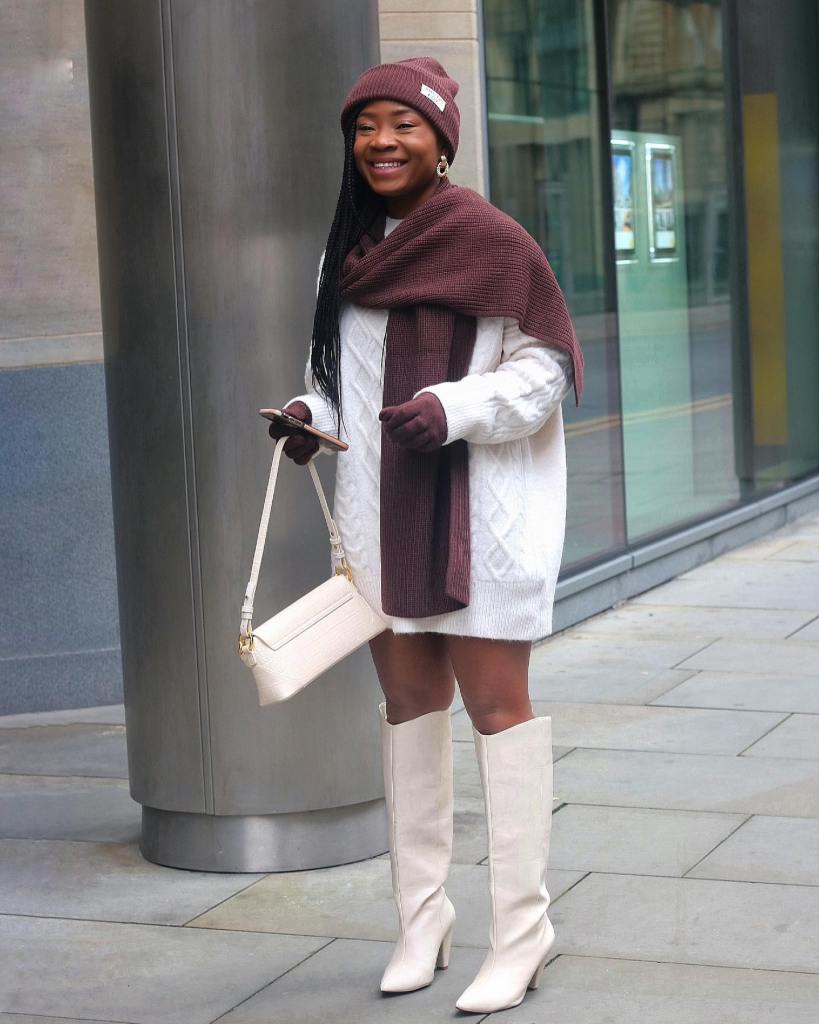 Oversized Sweater Dress with Knee-High Boots Oversized Sweater Dress with Knee-High Boots — Trendy Dress with Boots