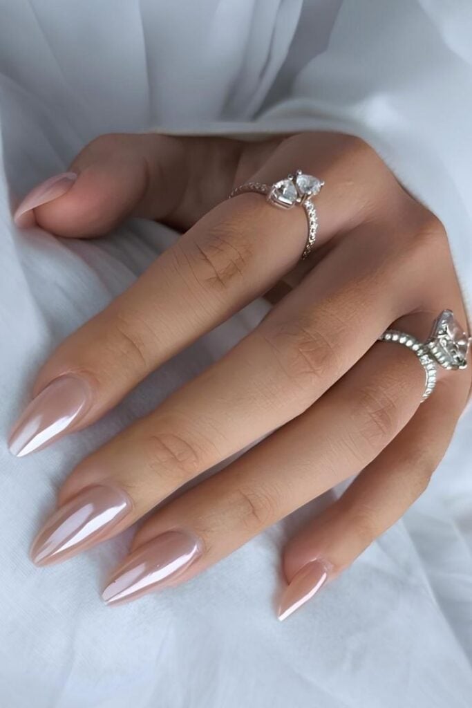 Sheer Nude Chrome Short Almond Nails Sheer Nude Chrome Short Almond Nails — Trendy Engagement Nails