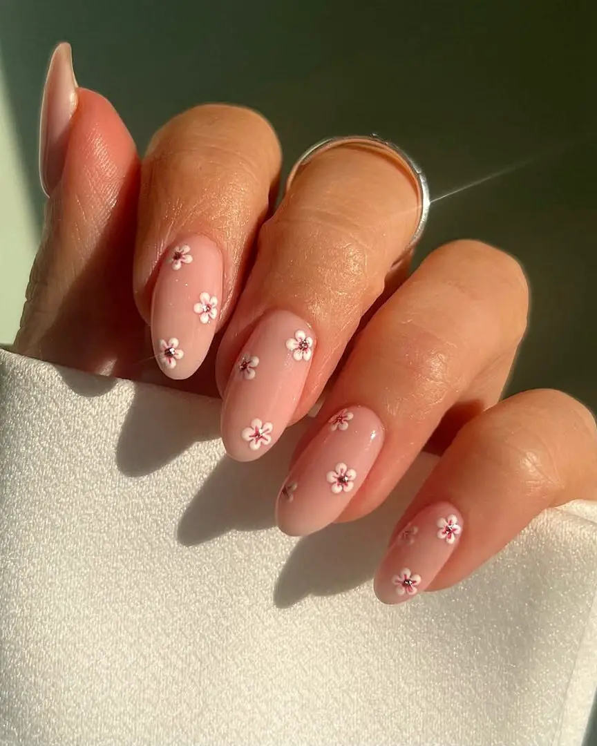 Short Oval Nails With Floral French Tips Short Oval Nails With Floral French Tips — Trendy Flower Nails