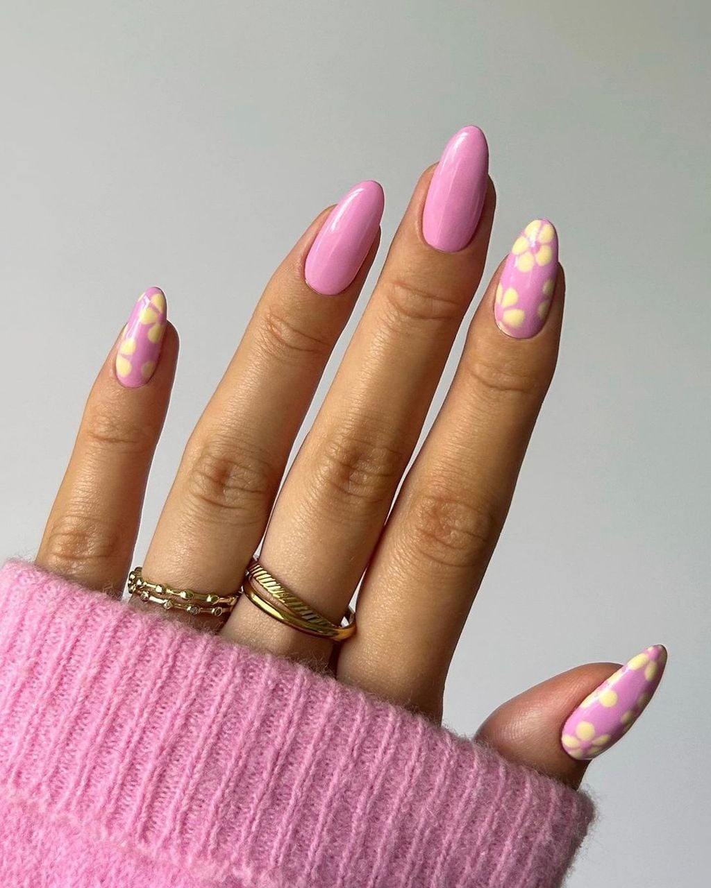 Short Almond Nails With Pastel Pink And Yellow Flowers Short Almond Nails With Pastel Pink And Yellow Flowers — Trendy Flower Nails