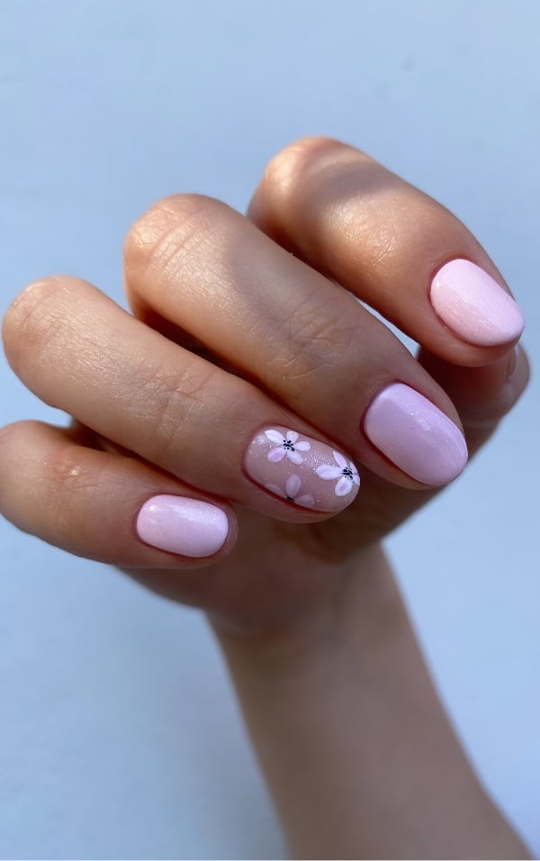 Short Oval Nails With Subtle Pink Shimmer Flowers Short Oval Nails With Subtle Pink Shimmer Flowers — Trendy Flower Nails