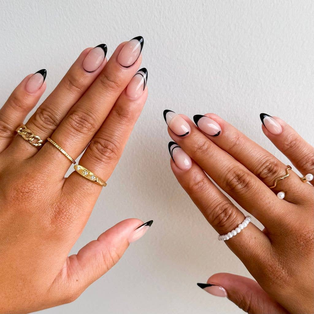 Minimalist Black Line Short Almond Nails Minimalist Black Line Short Almond Nails — Trendy Formal Nails